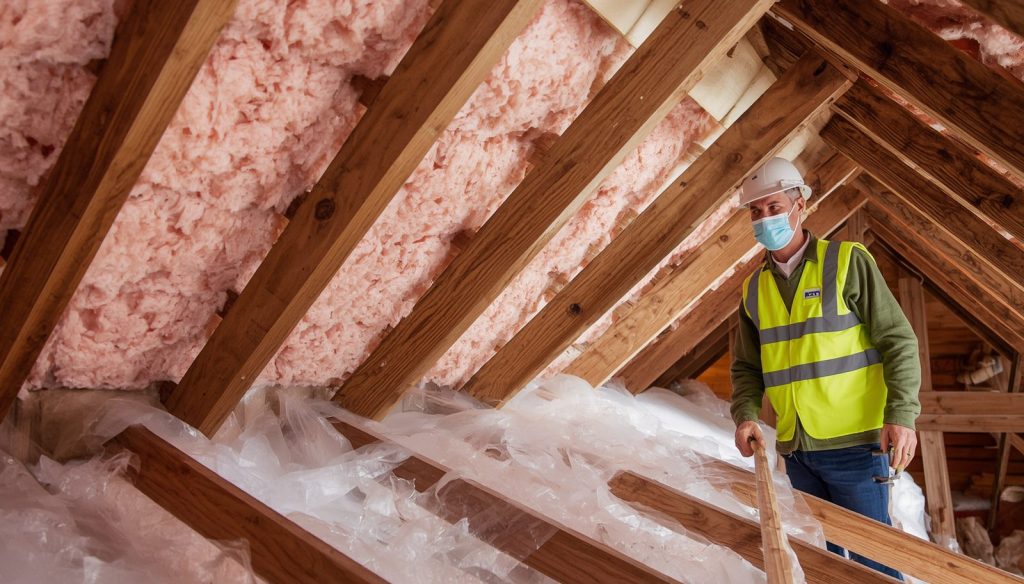 Découvrez comment isoler votre toiture efficacement : diagnostic, techniques ITI/ITE, isolants performants et séquence correcte des travaux. Aides 2026 | ARTIHOME