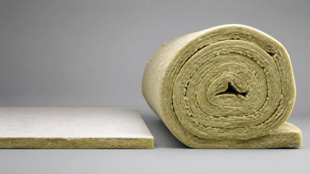 Isolant mince toiture comparé à un isolant classique en épaisseur | Artihome Comparaison d'épaisseur entre isolant mince toiture et laine minérale classique | Artihome