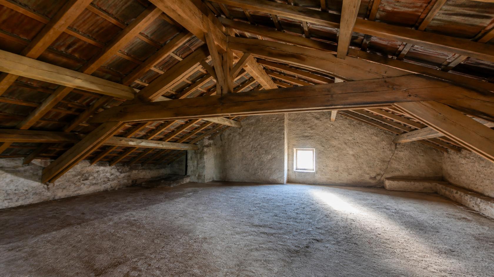 Aménagement sous-pente toiture : 5 solutions pour isoler et aménager