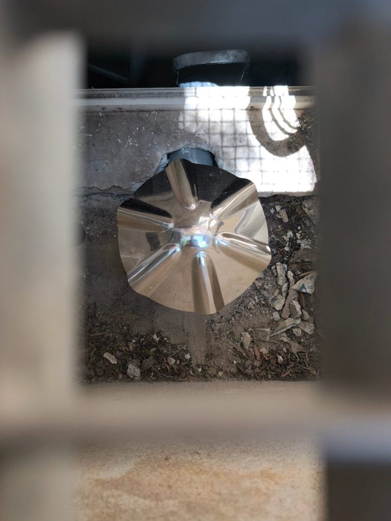 Prise d’air extérieure protégée du système de ventilation à Carqueiranne