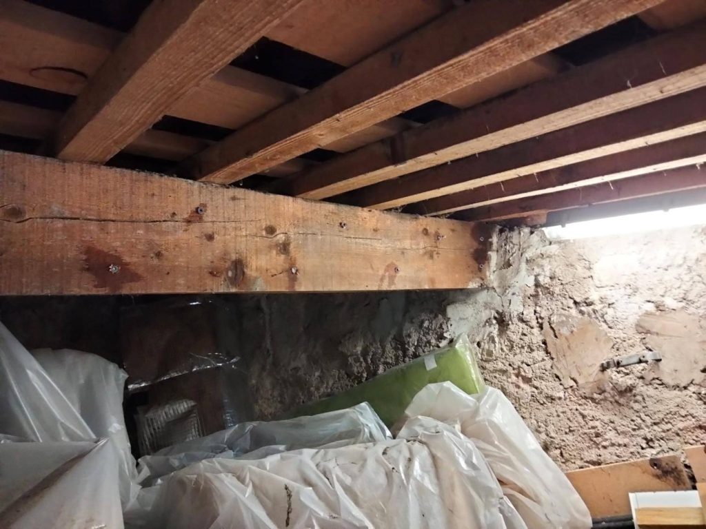 Protection des combles pendant un traitement de charpente – chantier Artihome-France dans le Var