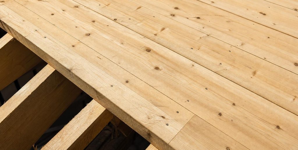 Sous-toiture bois en volige jointive clouée sur des chevrons | Artihome